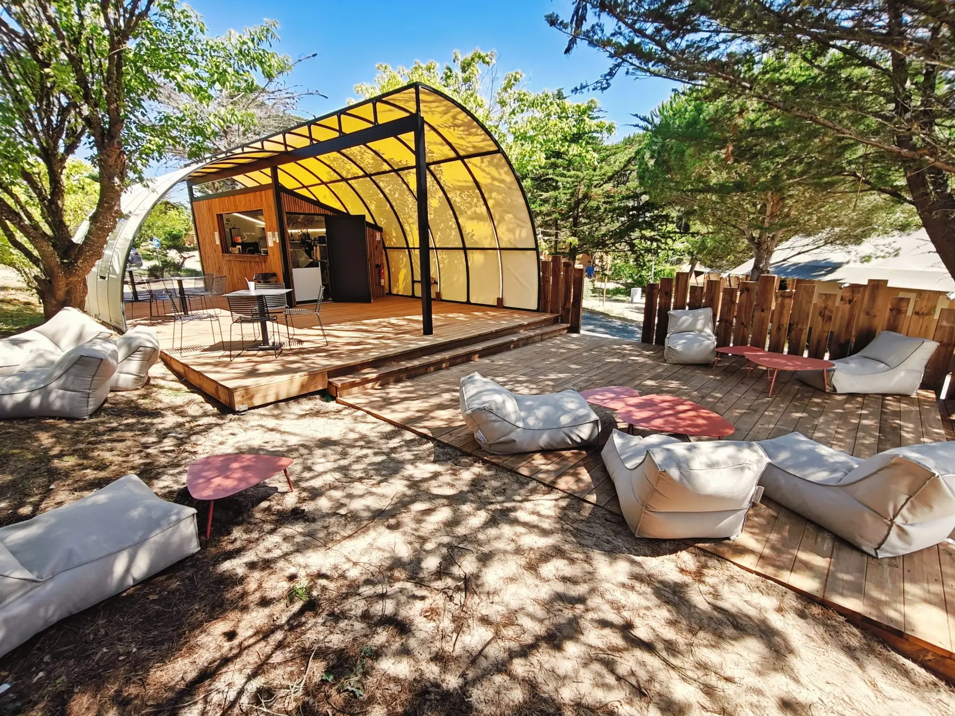 Module Snack personnalisé avec aménagement extérieur